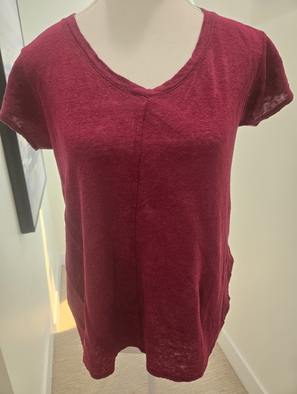 Linen Tahari Burgundy/Maroon V-Neck Short Sleeve Tee